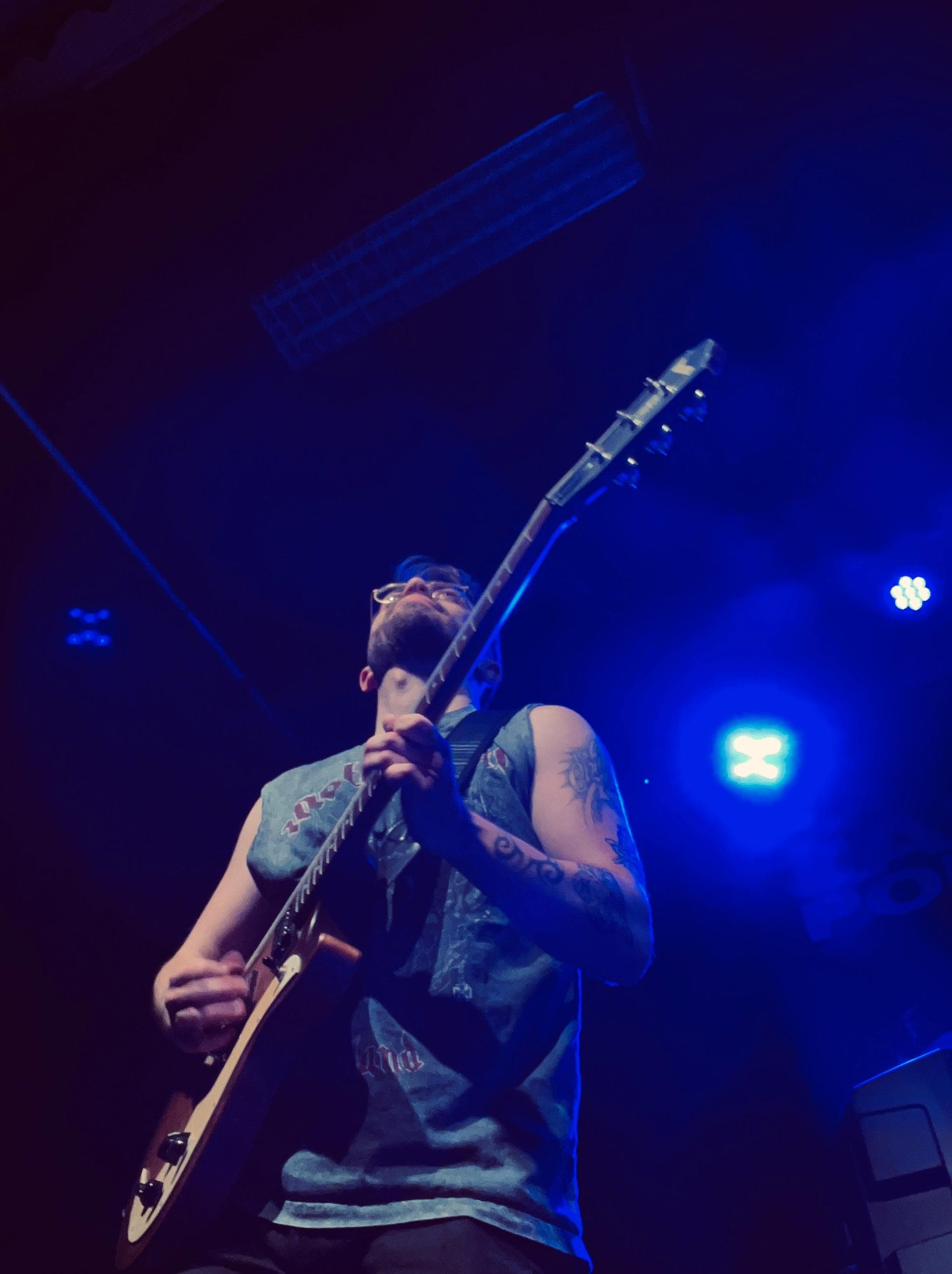 Bas van Hal live optreden op het podium